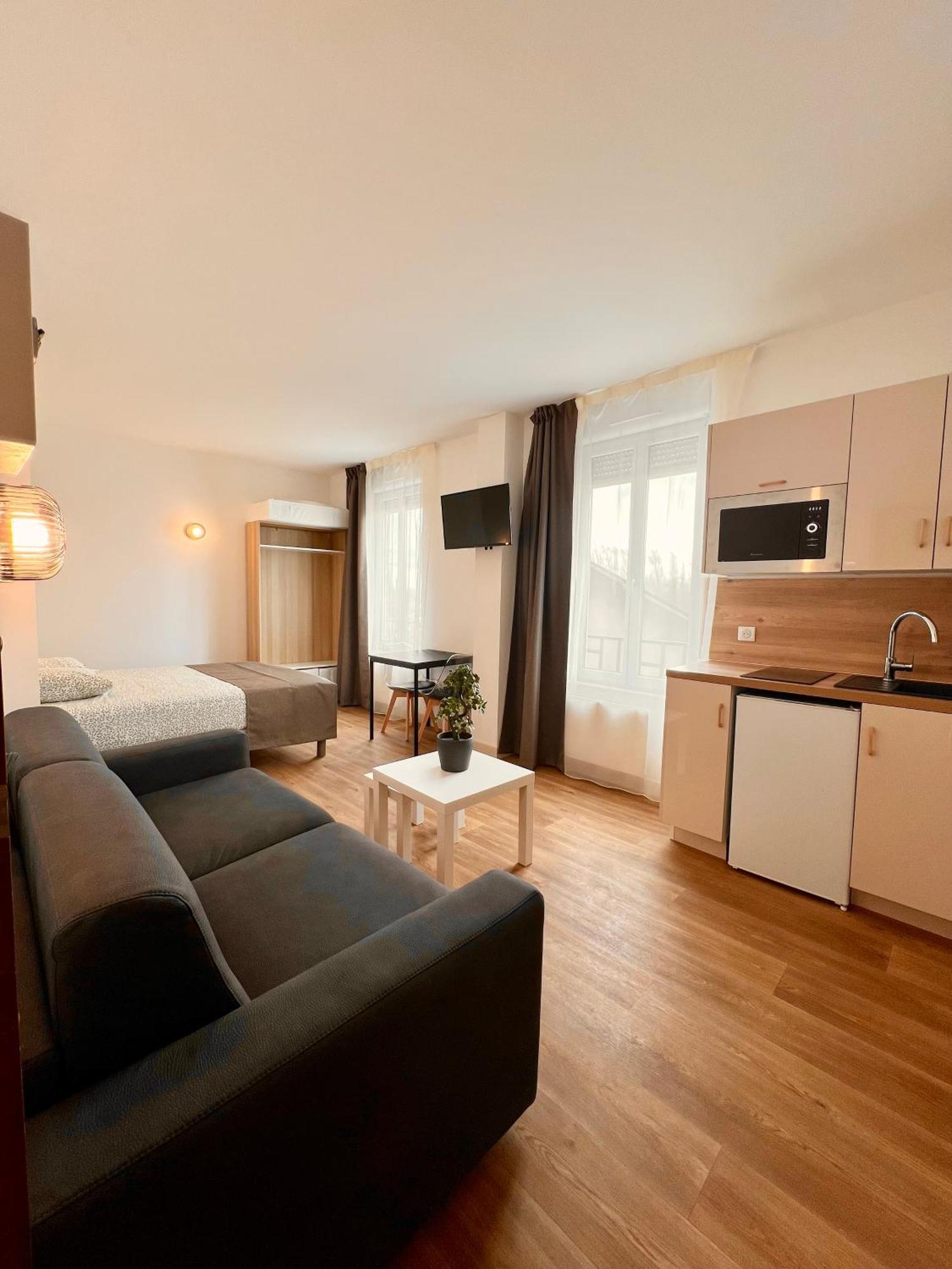 Studio 4 Pers Face Gare Sncf Appart Hotel Le Cygne D4 Bourges Kültér fotó